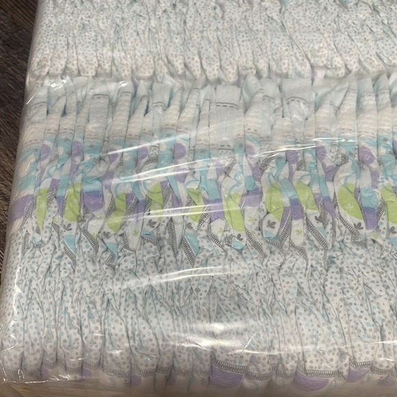 Huggies diapers 60 count- size 4 - Picture 2 of 5